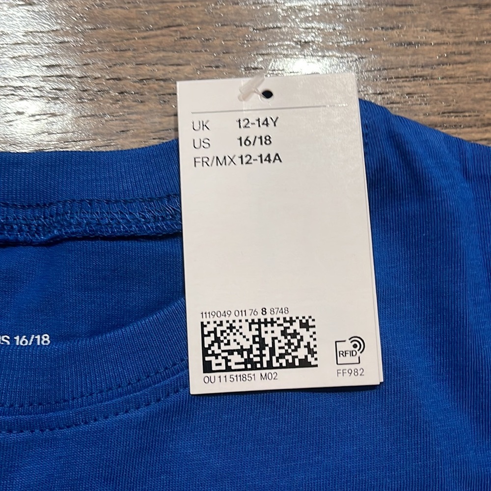 H&M tee - Picture 2 of 3